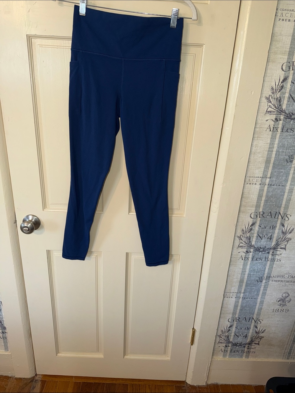 Athleta Salutation stash pocket II tight Leggings High-Rise Performance Legging